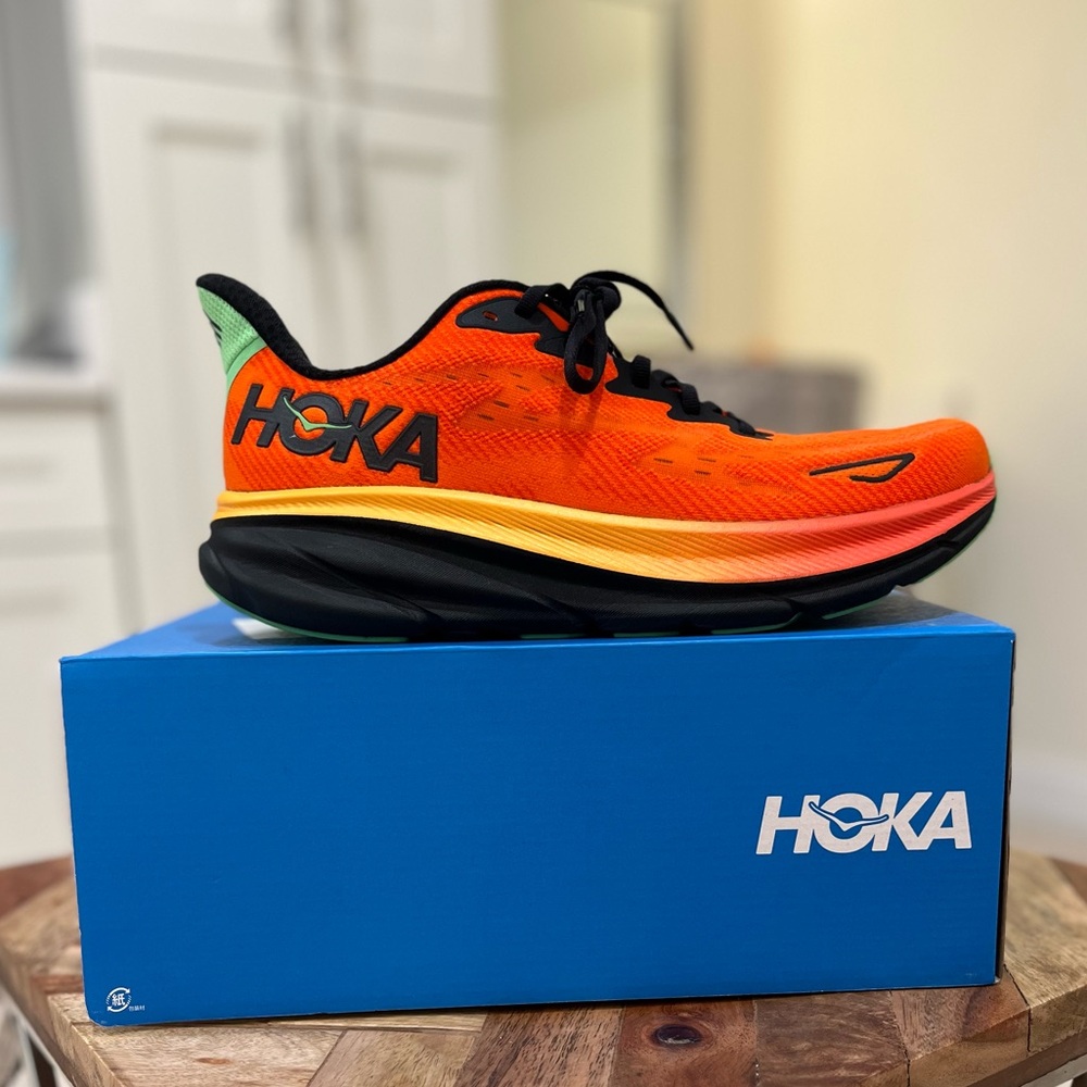 Clifton 9 Hoka Sneakers Size 10D